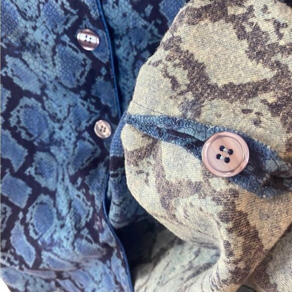 Victoria Secret Sz L Blue Snakeprint Flannel 2Piece Top Bottom Pajamas - Picture 7 of 11